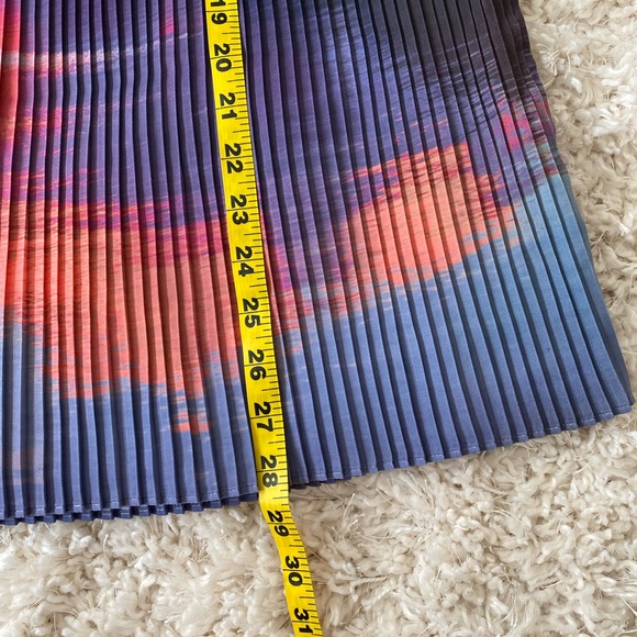 Yumi pleated mountain scene midi skirt - Picture 7 of 8